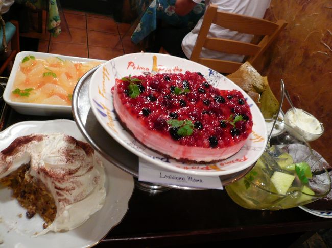 デザート♪<br /><br />ワゴンに乗ってテーブルまでやってきてくれます。