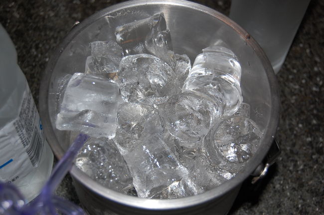 上海の飲み屋では、氷が円錐型でした。実は、非常に掴みにくいのである。