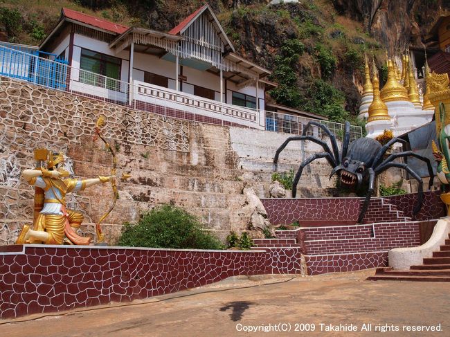 ピンダヤ洞窟(Pindaya Caves)<br /><br />「蜘蛛を殺し」て、洞窟内に閉じ込められた７姉妹を救ったという民話のモニュメントが洞窟入り口にあります。<br />
