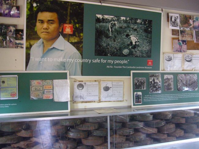 アキーラー氏。<br />展示された、ものすごい数の地雷に、いろいろ考えさせられた…