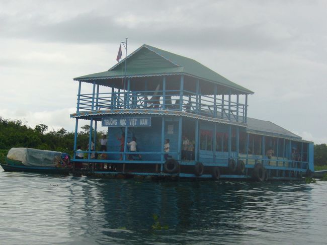 学校もありました。<br />ここは、ベトナムからの移民が通う小学校らしいです。