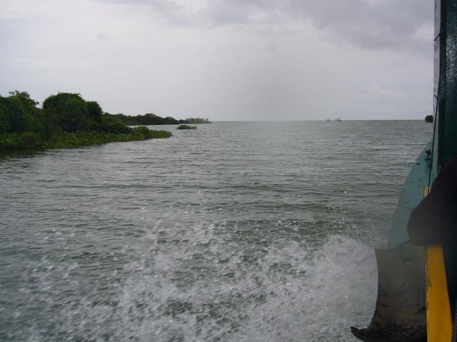 沖まで出てきました〜。<br />雲が立ち込め、雨がパラパラと…　寒い。。。
