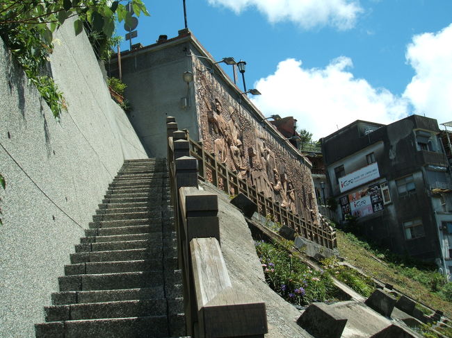 ちなみに降りてきた階段はこれ。