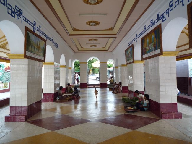 シュエズィーゴン寺院<br />建物の中は」涼しい。