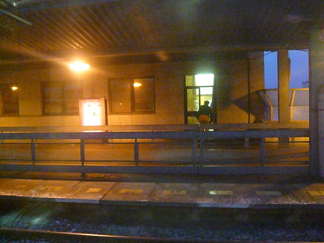 早朝にプラハを出発！<br />雪がちらつく中ドキドキしながら出発です。