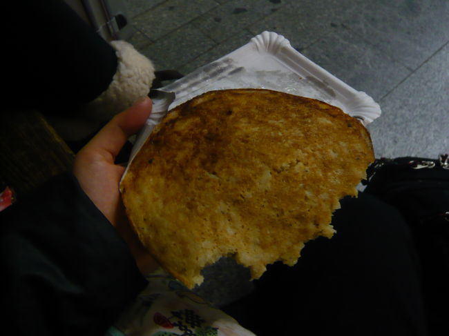 朝食はジャガイモのパンケーキ？<br />かなり脂っこうです。