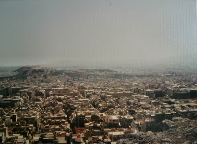 アテネの東北部にある尖った山、リカベスト山頂から市内を望む。<br />（ケーブルカーで昇るようですが、どうやって昇ったか記憶がありません‥）