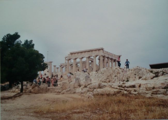 エギナ島のアフェア神殿。<br />紀元前５世紀に建てられた。