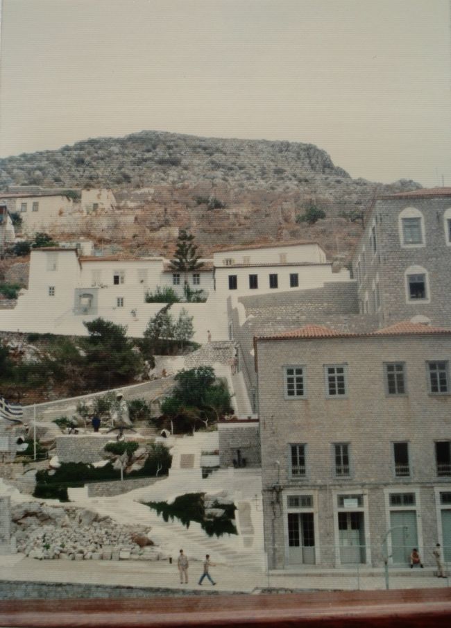 イドラ島。<br />斜面に段々になった家並みが特徴的だ。