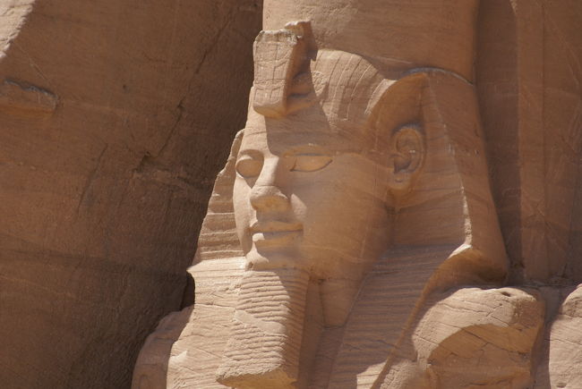 すべてラムセス２世像<br /><br />若いときのラムセス２世