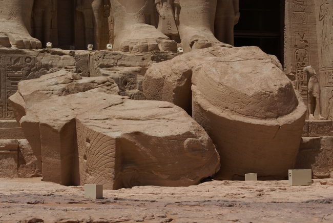 これは移築まえに<br />地震で倒壊した顔<br /><br />移築後もそのまま倒壊