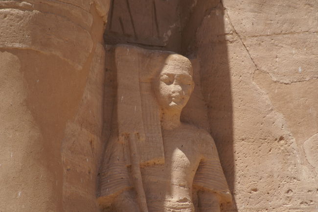 足元にはラムセスの子供達１