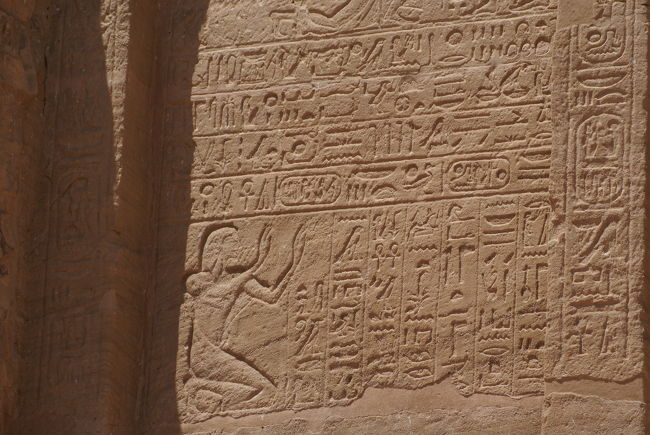 保存状態のよいレリーフ<br /><br />なんといっても年間降水量は３ｍｍ程度。<br />道理で良いわけです