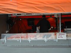 中央駅からトラムに乗って、マーケット広場へ。
時間帯がずれていたのか、あまりお店がありませんでした。
