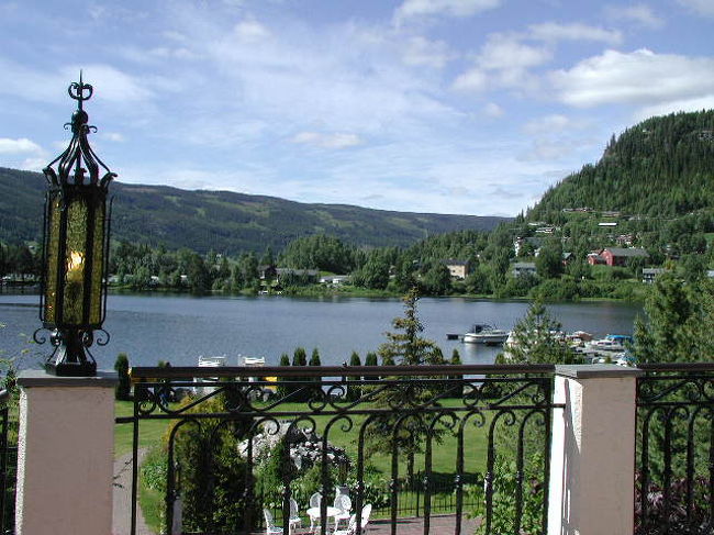 オスロへ向かう途中でお昼を食べたホテルからの見えた景色。なんかステキなとこでした。