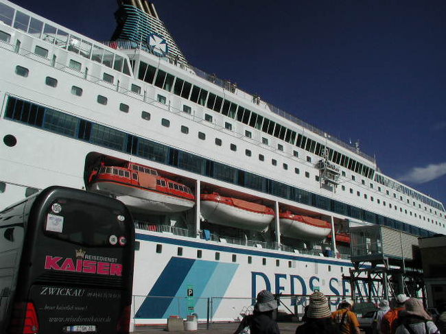 次は船に乗りま〜す。