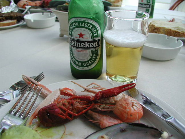 一応バイキングっぽく海老など。あと北欧らしいビールで。