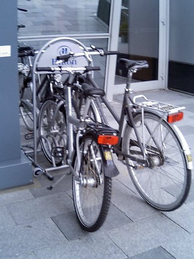 同じツアーの人で、自由行動中にコペンハーゲンを自転車めぐりしたかたもいたみたいです。うー、いいなぁ。この写真は、ホテルで貸出してた自転車。ちょっと気にはなったけど、結局借りてません。