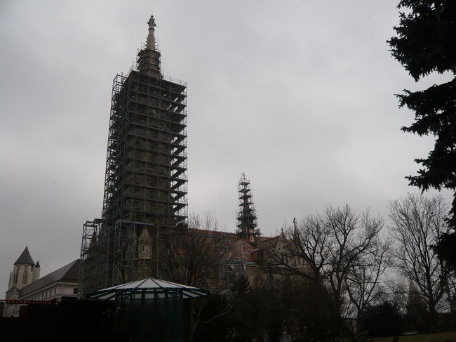 マーチャーシュ教会は<br />残念ながら工事中でした・・・