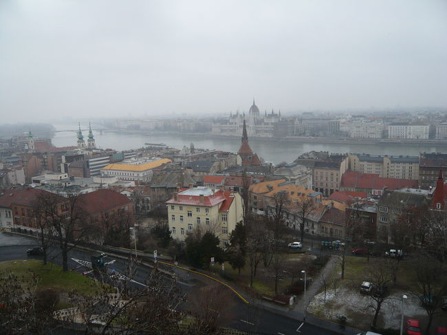 漁夫の砦からの眺め。<br />曇りなのが残念です。