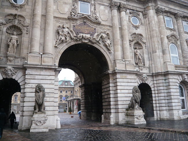 王のシンボルライオンです。