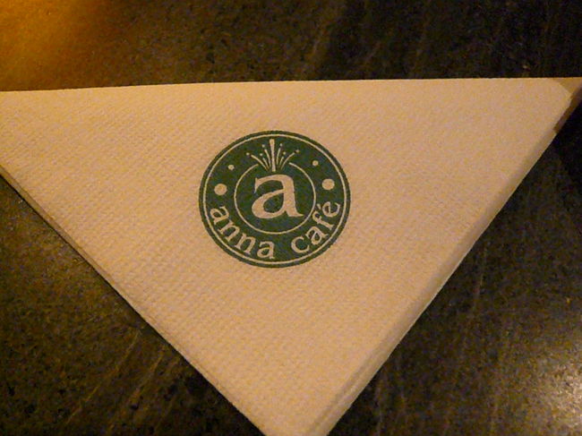 すっかり冷え切った身体を温めにカフェへ。