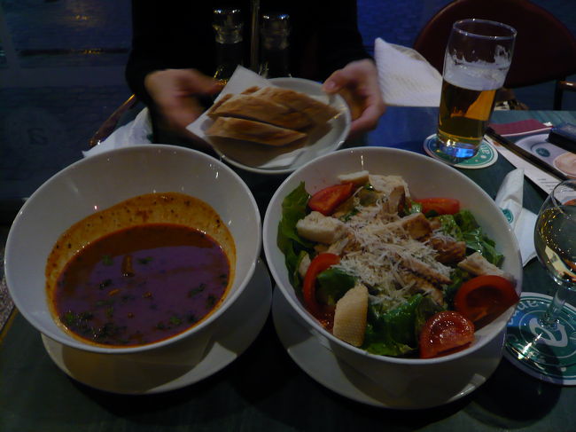 ここでもグヤーシュを。<br />ここのはシチューというよりスープです。