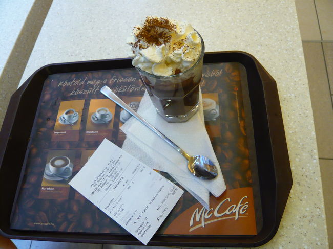 あまりの寒さにマックカフェで一息。<br />濃厚ホットココアは生クリームたっぷりで<br />かなり美味し〜