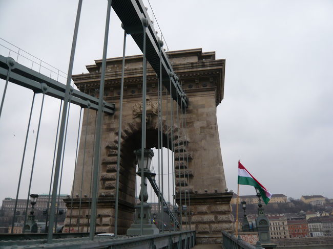 くさり橋を渡って今日は王宮へ。