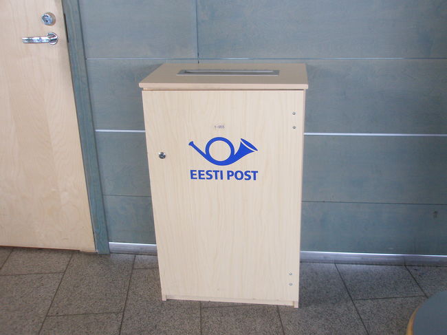 エストニアで感じたのは、タリン旧市街地の美しさは言うまでもなく、エストニア人がめ〜っちゃキレイです！！！やっぱりロシア系の方が多いから？北欧に近いから？混血も進んでいないようですし、まさにプラチナブロンドにブルーアイズの宝庫！！！<br /><br />今はどこに行っても日本人だらけですが、エストニアでは東洋人はほとんど見かけませんでした。<br />エストニアは、まだまだマイナー国ですからね。<br /><br />通貨は「エストニアクローン」ですが、私達は全く使っていません。全てクレジットカードで賄えてしまいました。ホテルやレストランだけでなく、教会や小さな売店でもいけました。おかげで両替しなくてすみました☆