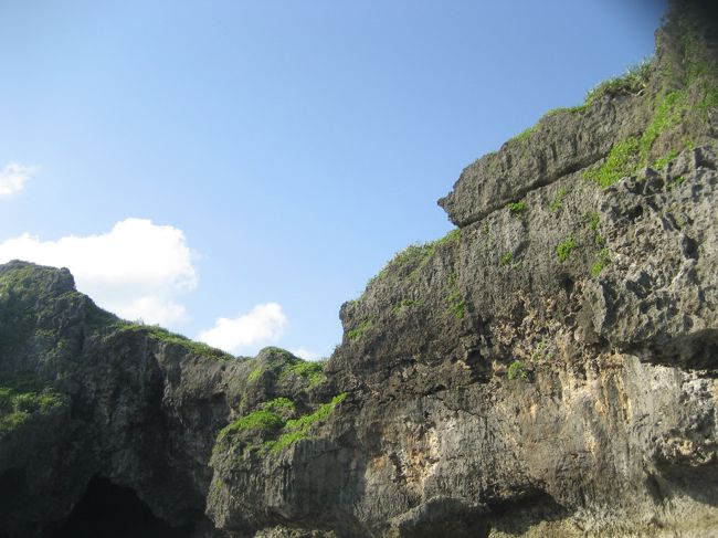 洞窟を出ると、青空で良い眺め