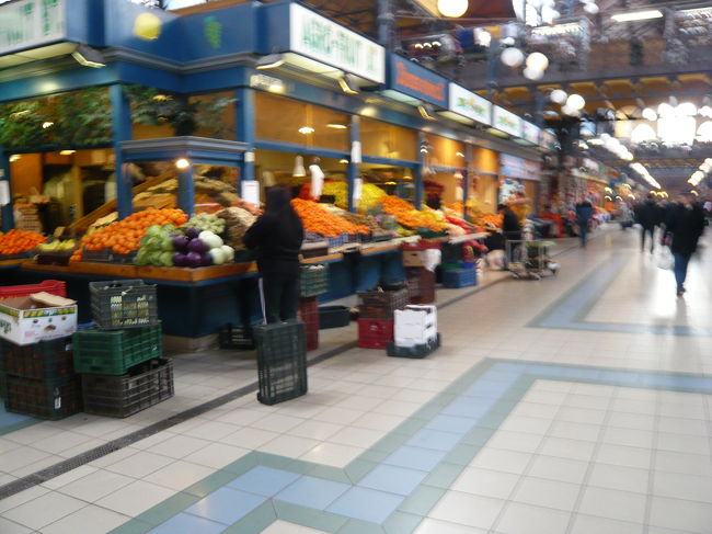 今日は中央市場へ。