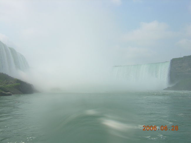 同じく霧の乙女号より。<br />ナイアガラの滝です。<br />もちろん濡れまくり。