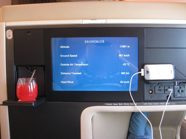 モニタは、ANAのファーストクラスと同等サイズ。<br />ANAのファーストクラスには、乗ったことありませんが・・・・(笑)