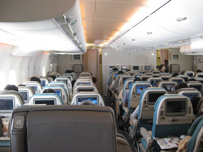 エコノミークラス メインデッキ<br />3-4-3配列