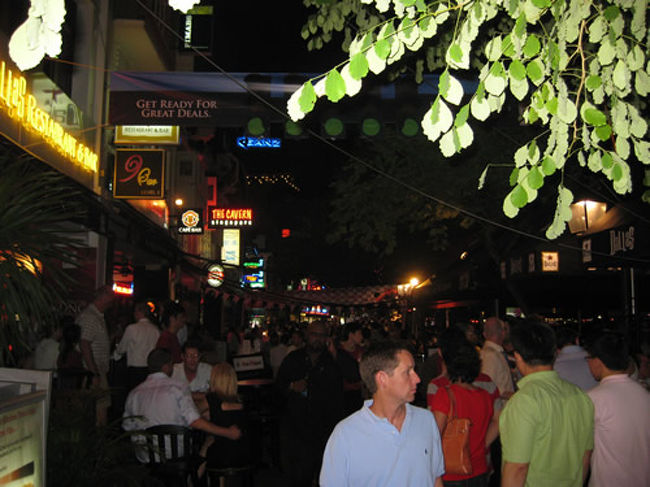 ボートキーは、F1予選前夜ということもあって大賑わいです。