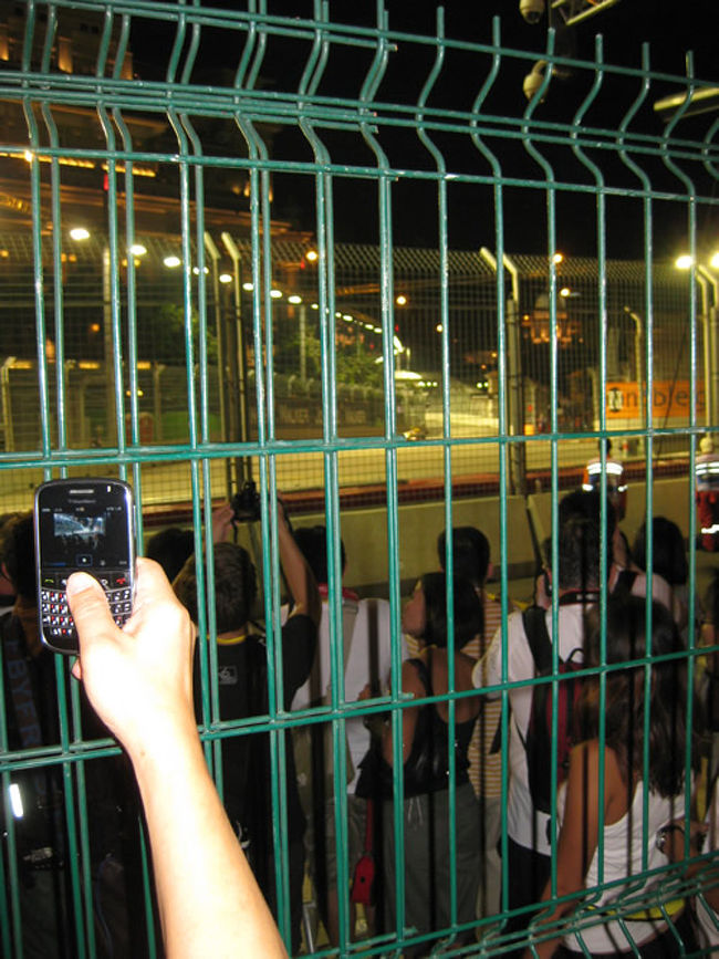 マーライオンコーナーから、少しだけフリー走行を観戦。