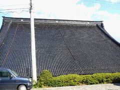 とても大きな屋根でビックリ。

「東本願寺函館別院」