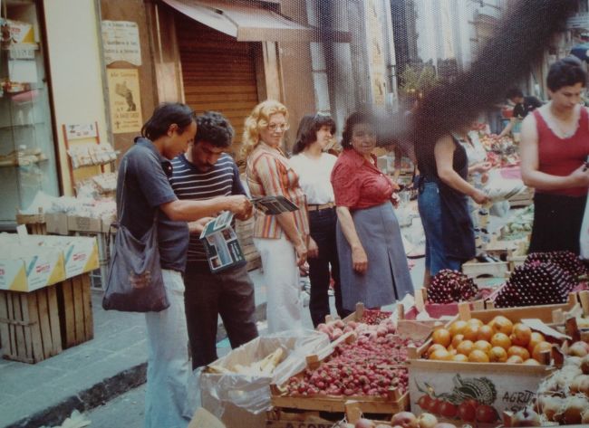 道を聞いたついでに、チェリーを買った。<br />安くて量が多く、美味しかった。