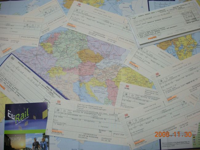 トーマスクックの時刻表を徹底的に調べて計画を練り、<br />「鉄道の旅」http://railstation.jp/にユーレイルパスや列車の予約をお願いしました。<br />これだけの切符が到着。わくわくしてきた。