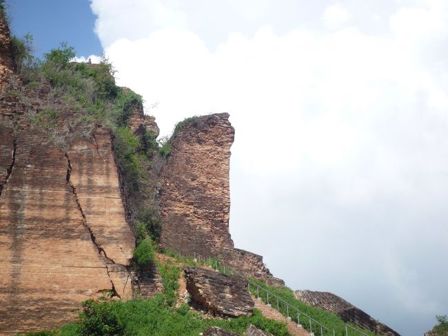しかし、建設途王の死去に伴って、中断してしまった。