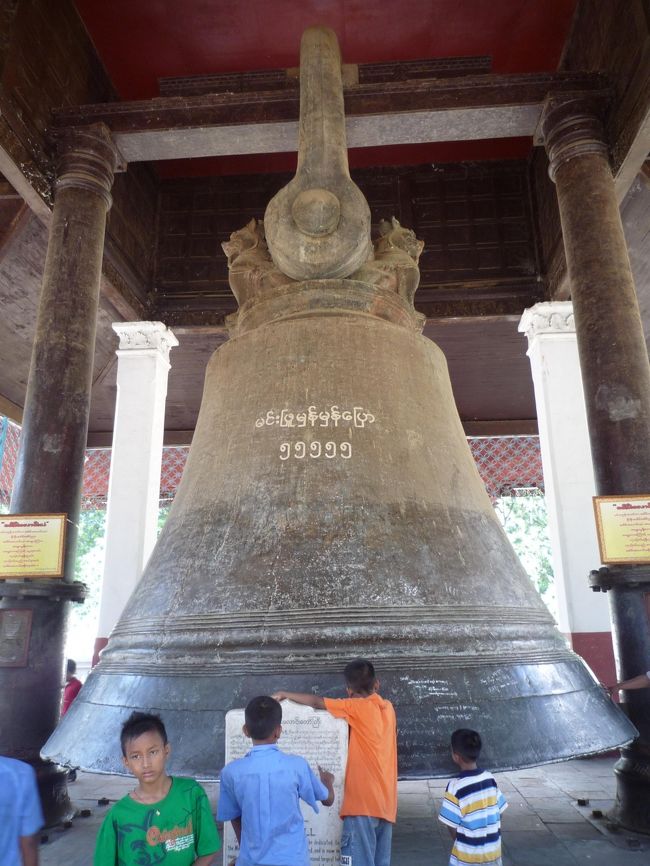 ミングォンの鐘。<br />１８０８年、建設中の巨大仏塔のために作らせた巨大な鐘。<br />