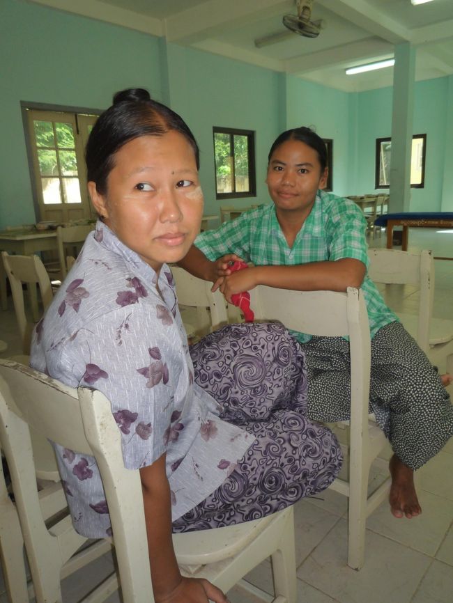 僧院の皆さん。