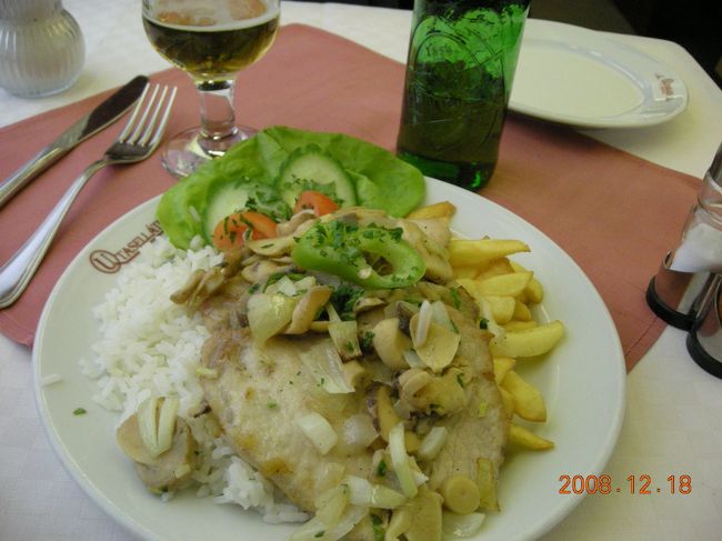 食堂車が併設されていたので、ビールでのどを潤す。パブで飲みたかった。