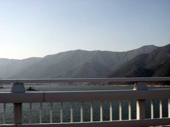 河口湖大橋を通過中。