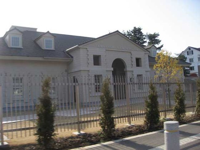 山梨宝石博物館<br />山梨は日本でも有数の宝石（水晶）の産地です。<br />宝石に焦点を当てた展示が見られるミュージアムです。<br />大人は600円　子供300円<br />水曜日休み。でも夏休みは無休。<br />山梨県南都留郡富士河口湖町船津6713<br />