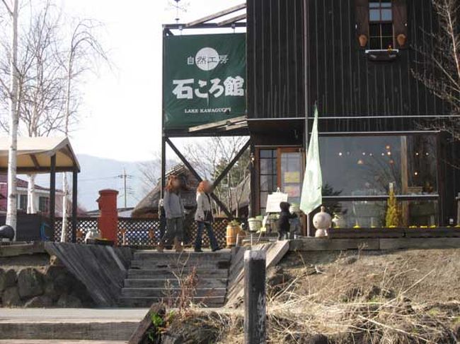 石ころ館。<br />宝石やさん（貴石）です。<br />手頃な値段の物から、原石の固まりのような高価な物まで売られていました。<br />