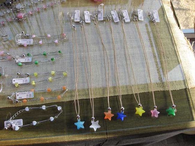 お星様の可愛らしいペンダントは、子供も少し頑張れば購入できるようなお値段。<br /><br />