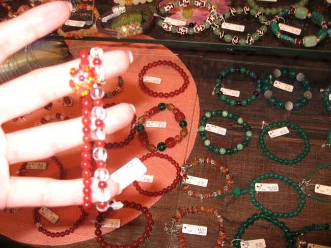 ブレスレット。<br />石の素材によってお値段が変わります。