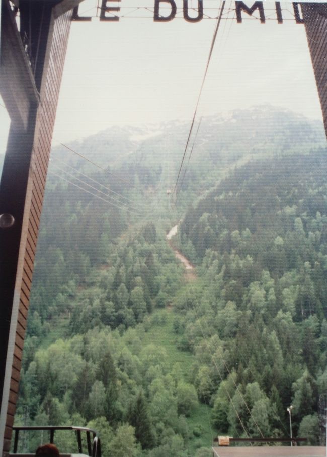 ケーブルカーに乗って、富士山より高いエキューディ・ミディに向かう。